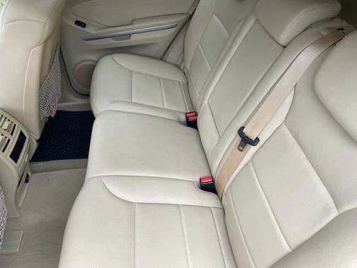 White 2011 Mercedes-Benz M-Class ML 350