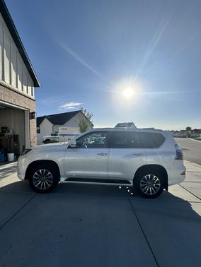 White 2023 Lexus GX 460 Luxury
