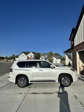 White 2023 Lexus GX 460 Luxury