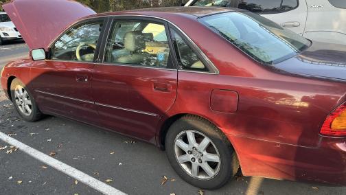 Red 2000 Toyota Avalon XLS