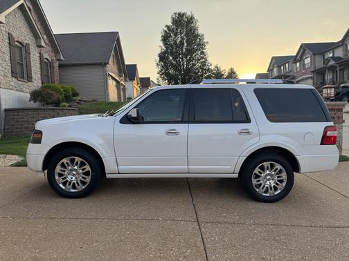 White 2014 Ford Expedition Limited