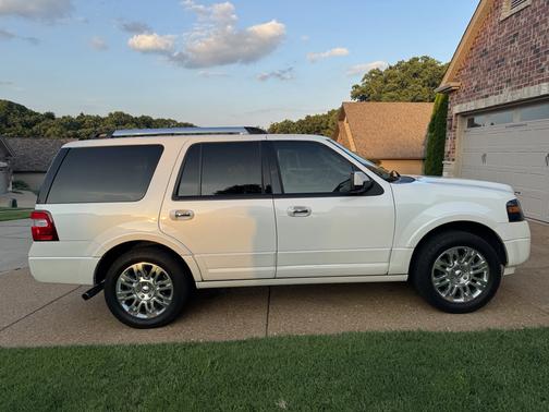 White 2014 Ford Expedition Limited