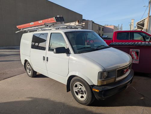 2005 GMC Safari Base