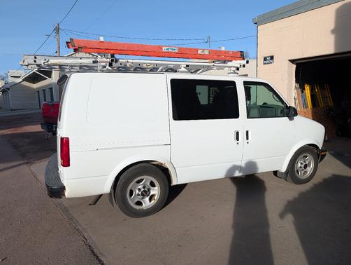 2005 GMC Safari Base