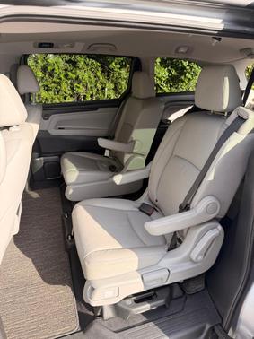 Silver 2024 Honda Odyssey EX-L
