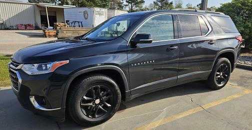 Black 2020 Chevrolet Traverse LT Cloth