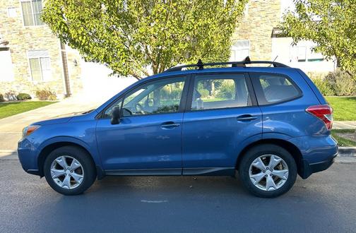Blue 2015 Subaru Forester 2.5i