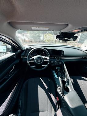Silver 2022 Hyundai ELANTRA SE