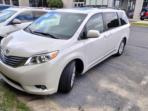 2015 Toyota Sienna XLE