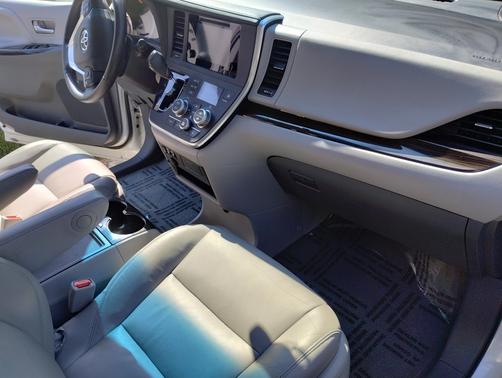 2015 Toyota Sienna XLE