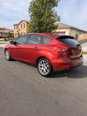 Red 2015 Ford Focus SE