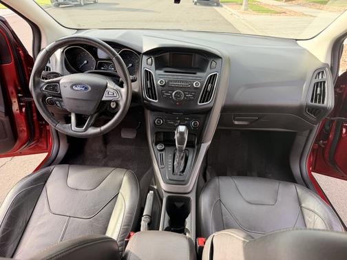 Red 2015 Ford Focus SE