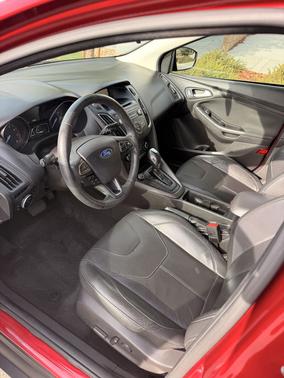 Red 2015 Ford Focus SE
