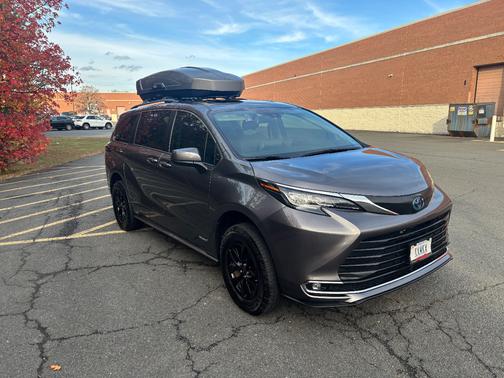2021 Toyota Sienna XLE