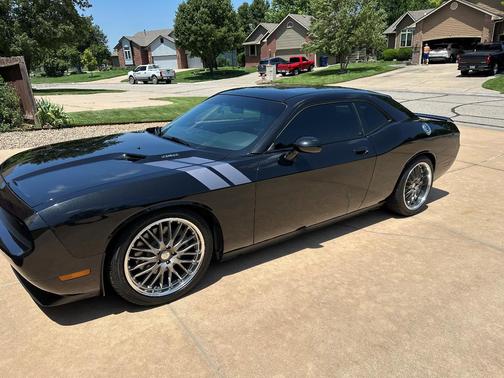 Black 2009 Dodge Challenger R/T
