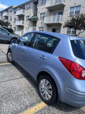 Gray 2009 Nissan Versa 1.8 S