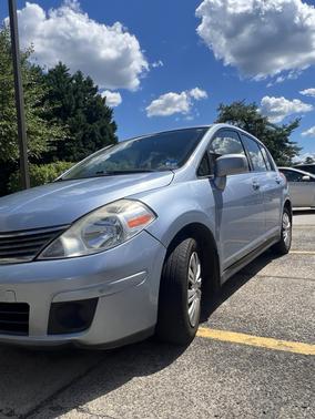 Gray 2009 Nissan Versa 1.8 S