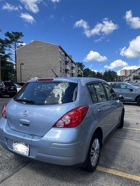 Gray 2009 Nissan Versa 1.8 S