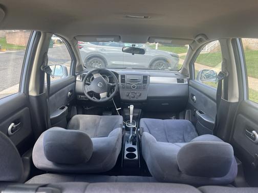 Gray 2009 Nissan Versa 1.8 S