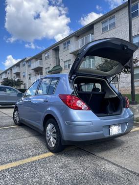 Gray 2009 Nissan Versa 1.8 S