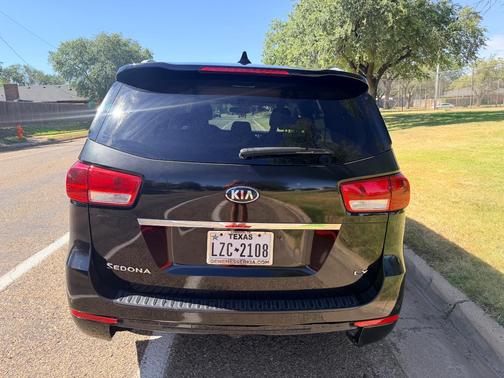 Black 2018 Kia Sedona LX