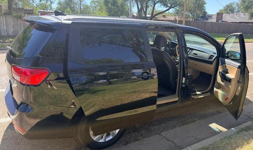 Black 2018 Kia Sedona LX