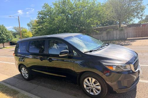 Black 2018 Kia Sedona LX