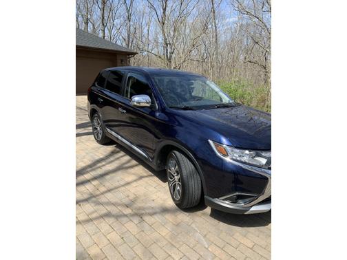 Photo 3 of 13 of 2016 Mitsubishi Outlander SE