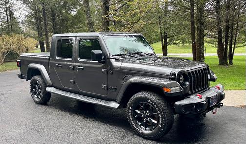 Gray 2022 Jeep Gladiator Sport S
