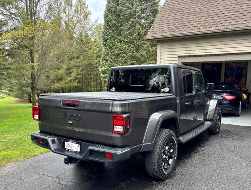 Gray 2022 Jeep Gladiator Sport S