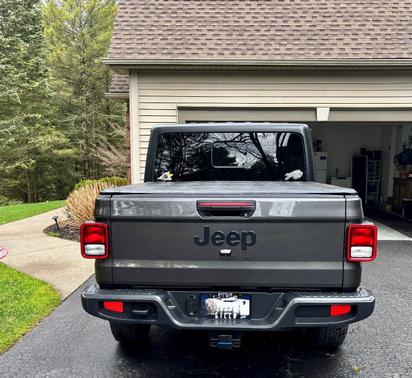 Gray 2022 Jeep Gladiator Sport S