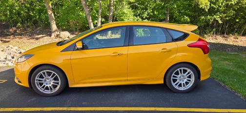 Orange 2013 Ford Focus ST Base