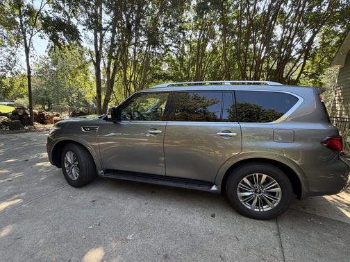 Gray 2018 INFINITI QX80 Base