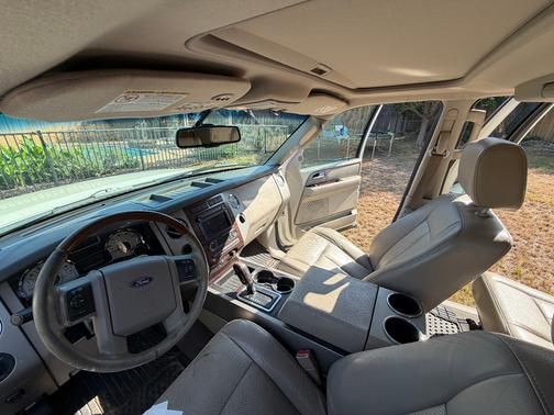 Beige 2007 Ford Expedition EL Limited