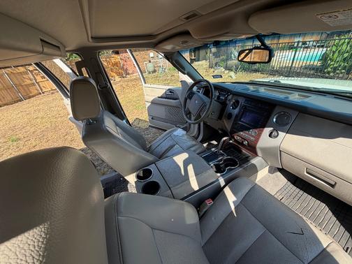 Beige 2007 Ford Expedition EL Limited
