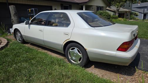 1999 Lexus LS 400 Base
