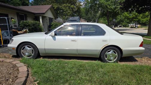 1999 Lexus LS 400 Base