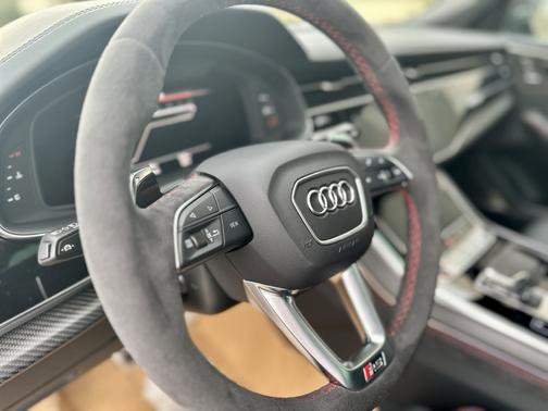 2023 Audi RS Q8 4.0T