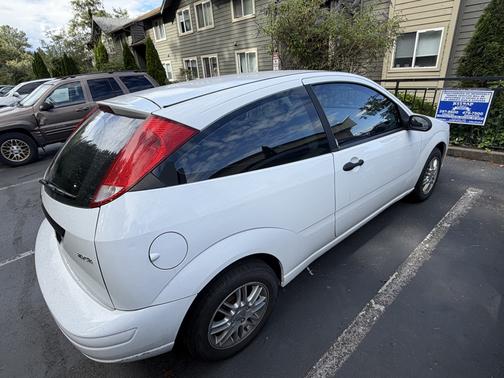 White 2006 Ford Focus ZX3 SE
