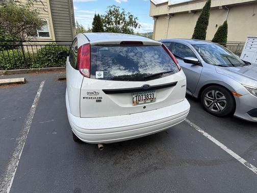 White 2006 Ford Focus ZX3 SE