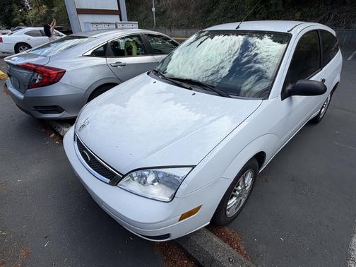 White 2006 Ford Focus ZX3 SE