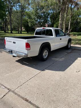 White 2000 Dodge Dakota SLT