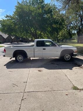 White 2000 Dodge Dakota SLT