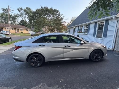 2021 Hyundai ELANTRA SEL