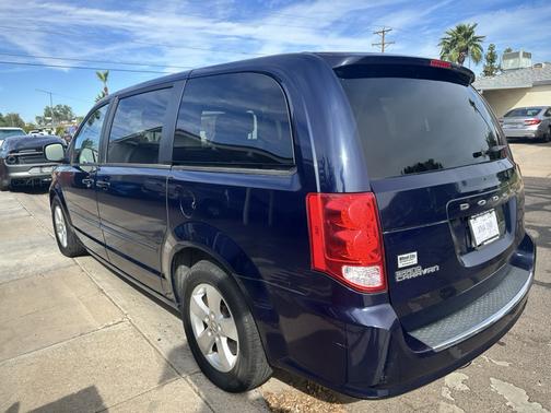 Blue 2013 Dodge Grand Caravan SE