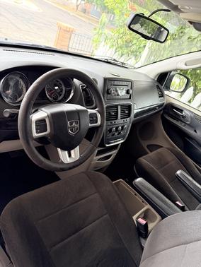 Blue 2013 Dodge Grand Caravan SE