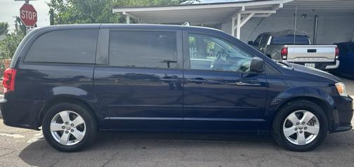 Blue 2013 Dodge Grand Caravan SE
