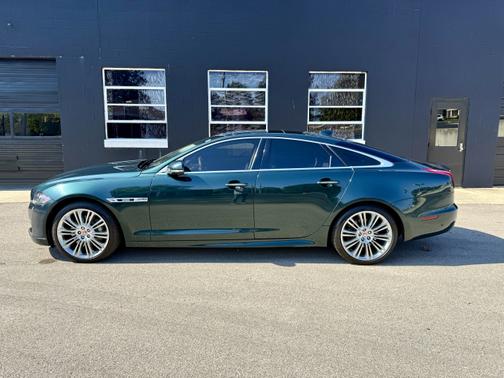 2016 Jaguar XJ XJ R-Sport