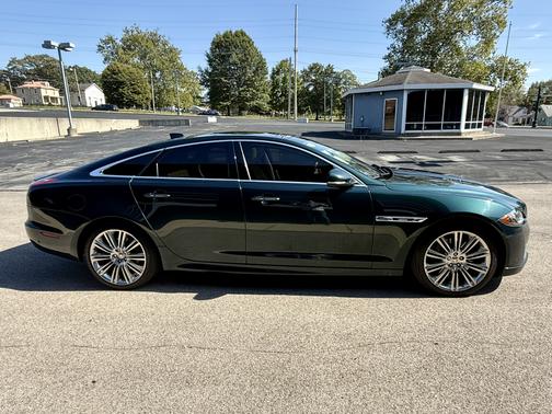 2016 Jaguar XJ XJ R-Sport
