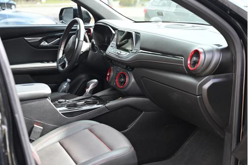 Photo 3 of 7 of 2021 Chevrolet Blazer RS